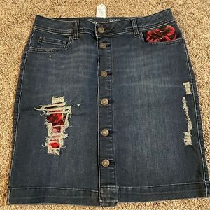 TOMMY HILFIGER DENIM, BUTTONED SKIRT, DISTRESSED WITH RED FLORAL PATCHES, Sz 6
